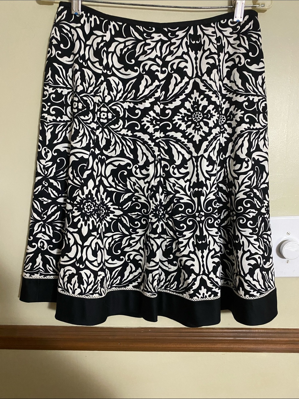 Ann Taylor Black and White A-Line Printed Skirt